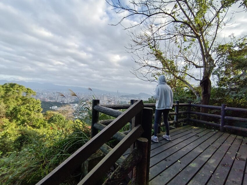 【新北.中和】小百岳no16南勢角山。標高302公尺烘爐地拜土地公+觀賞101夜景