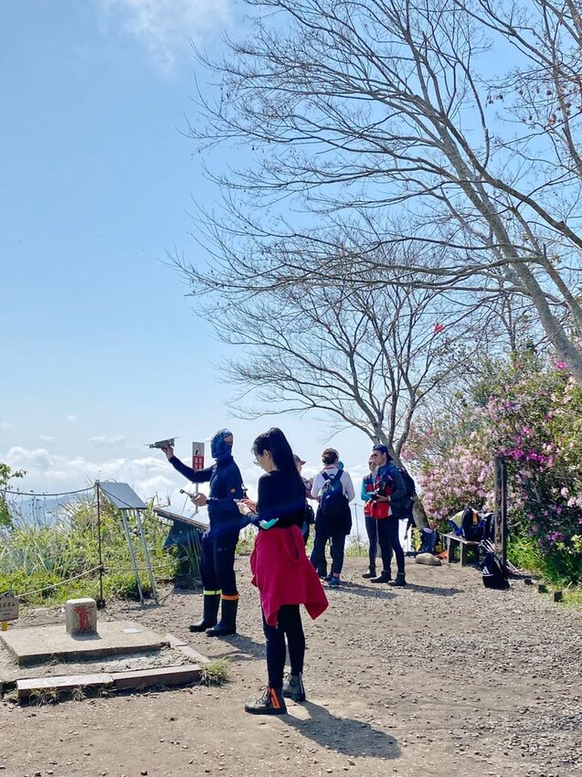 【苗栗.大湖】馬那邦山眺望聖陵線。二月限定雲海+杜鵑+櫻花小百岳no37