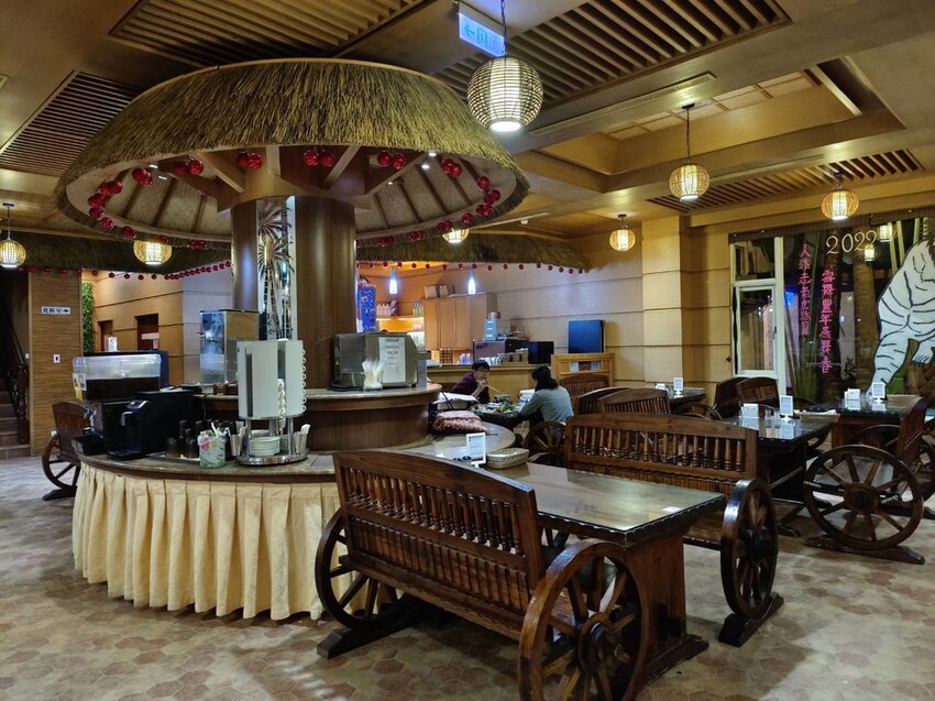 【新竹.尖石】會來尖石溫泉會館。巴里島風格大眾池+餐點一人$600無限時間