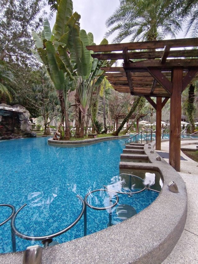 【新竹.尖石】會來尖石溫泉會館。巴里島風格大眾池+餐點一人$600無限時間