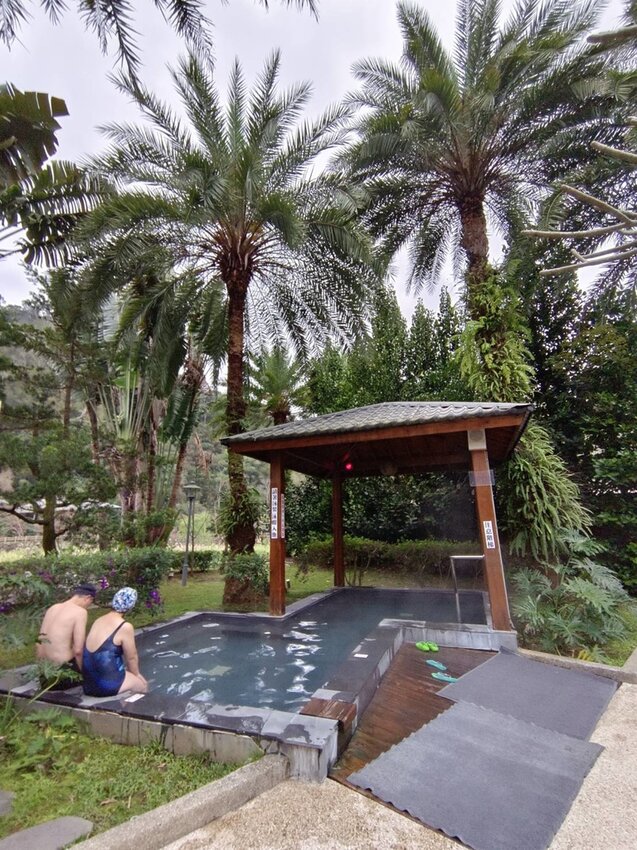 【新竹.尖石】會來尖石溫泉會館。巴里島風格大眾池+餐點一人$600無限時間