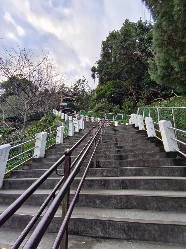 【新北.中和】小百岳no16南勢角山。標高302公尺烘爐地拜土地公+觀賞101夜景