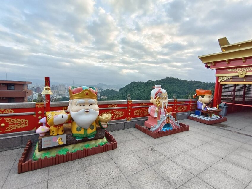 【新北.中和】小百岳no16南勢角山。標高302公尺烘爐地拜土地公+觀賞101夜景