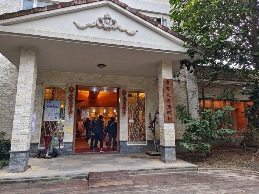 【新竹.尖石】會來尖石溫泉會館。巴里島風格大眾池+餐點一人$600無限時間