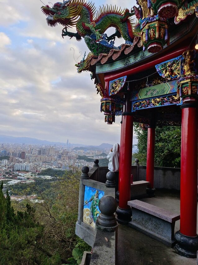 【新北.中和】小百岳no16南勢角山。標高302公尺烘爐地拜土地公+觀賞101夜景