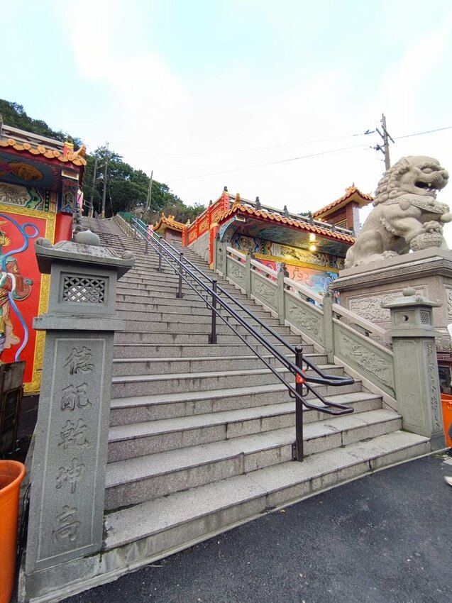 【新北.中和】小百岳no16南勢角山。標高302公尺烘爐地拜土地公+觀賞101夜景