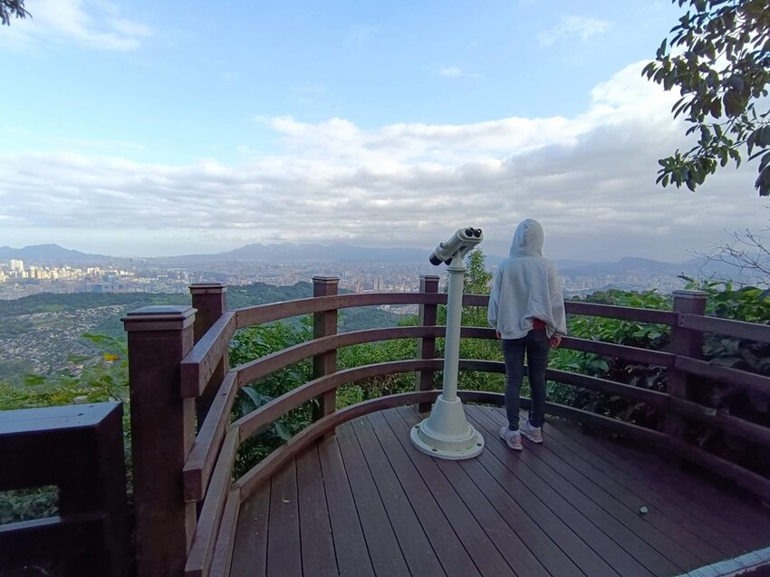 【新北.中和】小百岳no16南勢角山。標高302公尺烘爐地拜土地公+觀賞101夜景