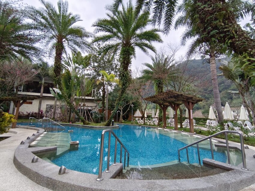 【新竹.尖石】會來尖石溫泉會館。巴里島風格大眾池+餐點一人$600無限時間