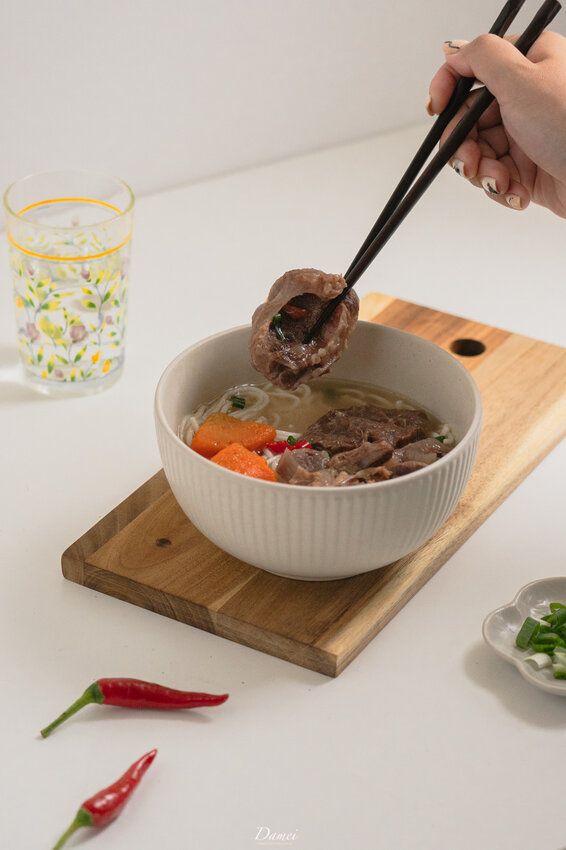 宅配美食|賈以食日-這是一碗吃了會很舒服的秘製清燉牛肉麵 - 大妹吃太飽