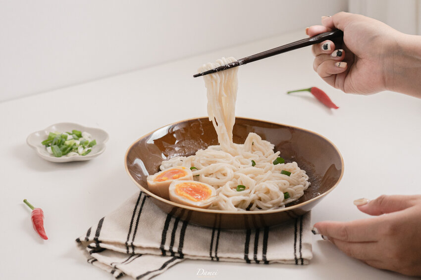 宅配美食|賈以食日-這是一碗吃了會很舒服的秘製清燉牛肉麵 - 大妹吃太飽