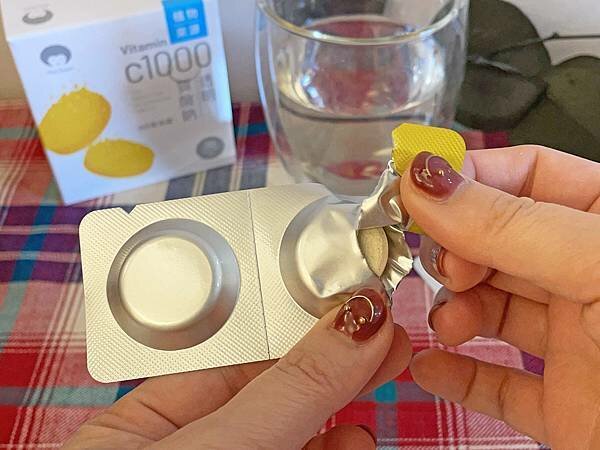 開箱體驗分享│Miss Seesaw蹺蹺板小姐│C1000透明質酸鈉BB發泡錠：維生素C+玻尿酸+B群發泡錠，一錠抵42顆橘子的維生素C，超懶美妍保養術，讓你美的冒泡│專屬女性的營養保健品牌、吃的保養品