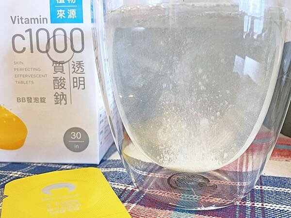 開箱體驗分享│Miss Seesaw蹺蹺板小姐│C1000透明質酸鈉BB發泡錠：維生素C+玻尿酸+B群發泡錠，一錠抵42顆橘子的維生素C，超懶美妍保養術，讓你美的冒泡│專屬女性的營養保健品牌、吃的保養品