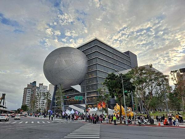 台北／台北表演藝術中心｜吸睛的球型劇場與藍盒子劇場好特別！