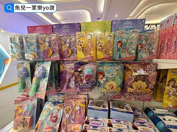 台北／「迪士尼公主盛典」期間限定店｜在浪漫夢幻的公主風氛圍中打造專屬自己的公主寶石梳鏡！