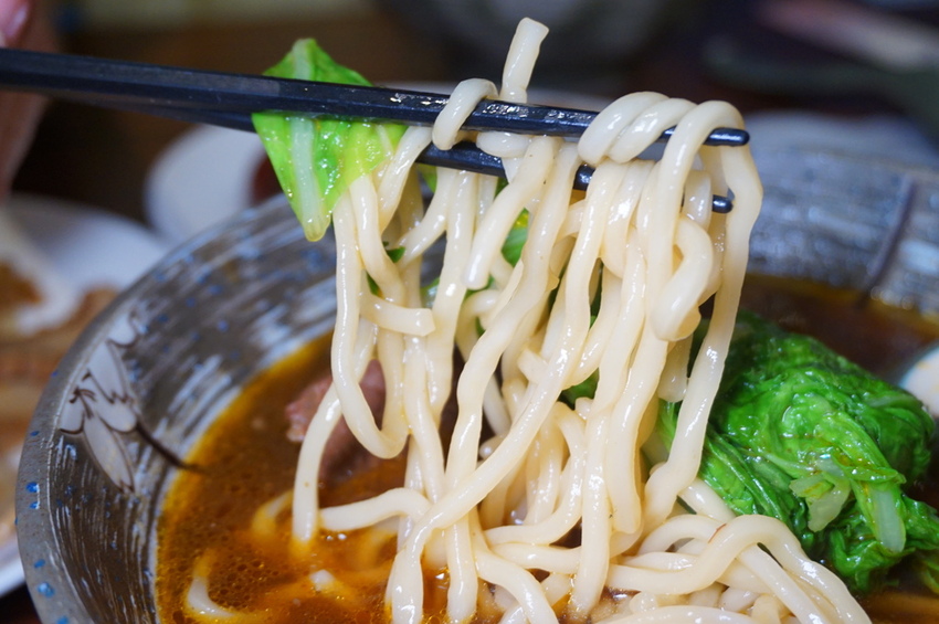 真男饌牛肉麵- 詼諧彩繪主題/ 孫家小館二代牛肉麵館/ 高雄牛肉麵推薦/ 高雄必吃美食 轉載《湯姆仕-吃喝玩樂最重要》