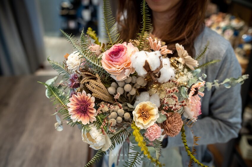 陽光灑落Shining｜Google評論破百則滿分5顆星～玻璃花盅乾燥花手作課程教學，新娘捧花客製化設計、乾燥花捧