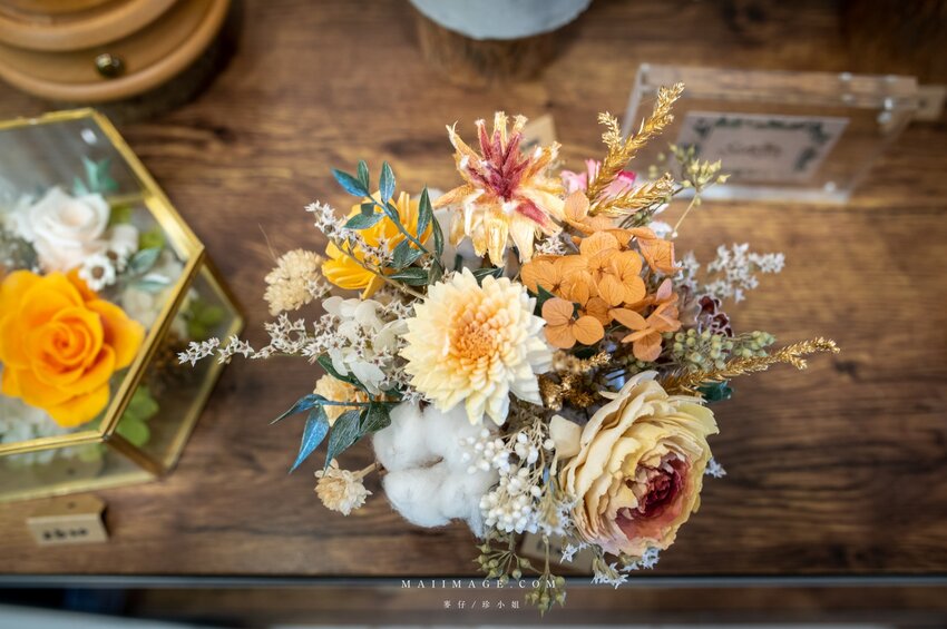 陽光灑落Shining｜Google評論破百則滿分5顆星～玻璃花盅乾燥花手作課程教學，新娘捧花客製化設計、乾燥花捧