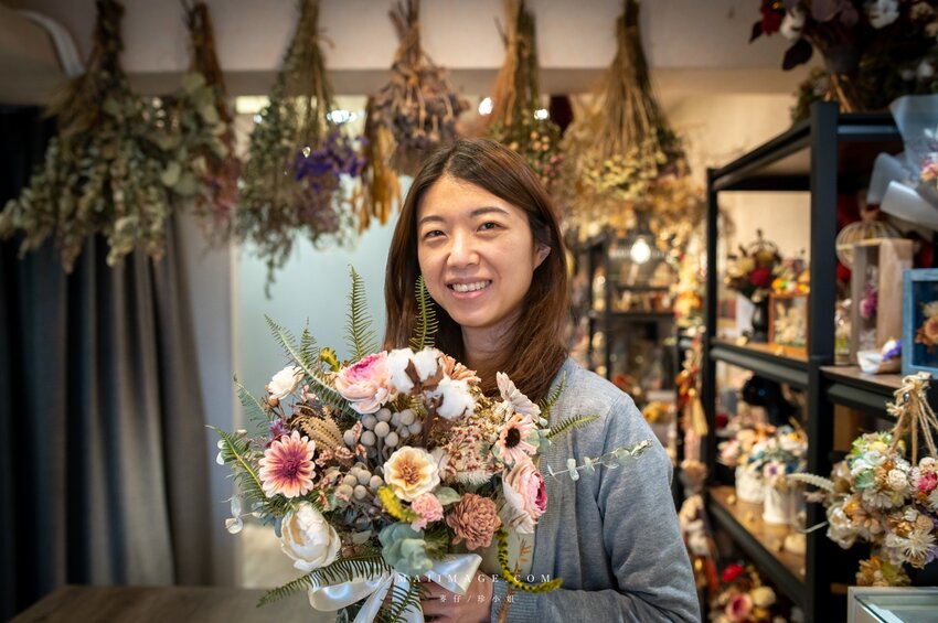 陽光灑落Shining｜Google評論破百則滿分5顆星～玻璃花盅乾燥花手作課程教學，新娘捧花客製化設計、乾燥花捧