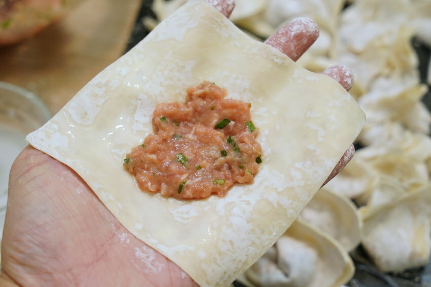 【食譜】餛飩包法、做法比例．內餡加一配料，口味升級!