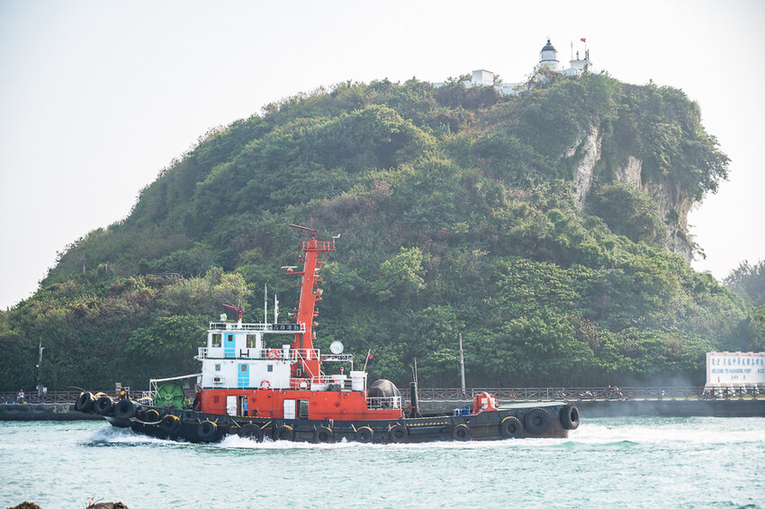 ｜高雄景點｜雄鎮北門，讓你近距離觀看超大貨輪進出港的絕佳景點 - Hallo！I'm 婷兒