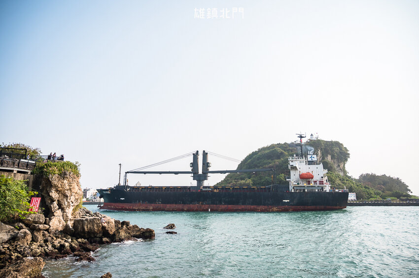 ｜高雄景點｜雄鎮北門，讓你近距離觀看超大貨輪進出港的絕佳景點 - Hallo！I'm 婷兒