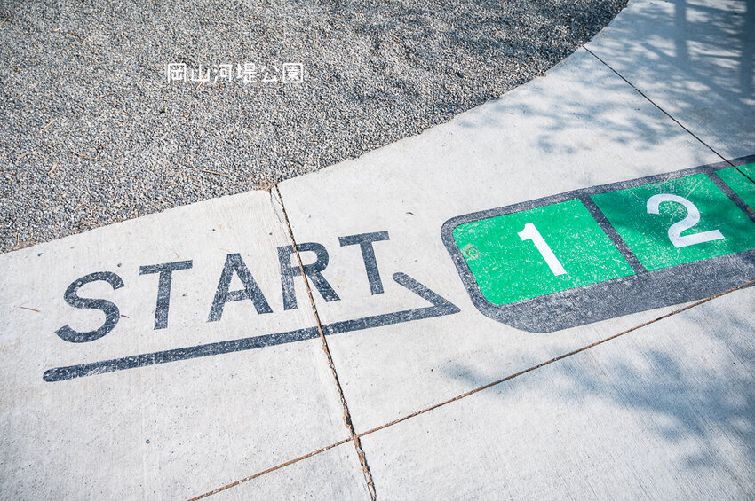|特色公園|岡山河堤公園遊戲場,全新開放!以竹子為主題特色公園,星空土丘溜滑梯、圓環溜索區讓你當小泰山 - Hallo!I'm 婷兒