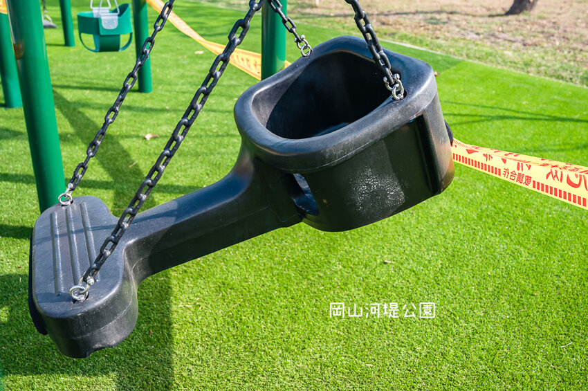 |特色公園|岡山河堤公園遊戲場,全新開放!以竹子為主題特色公園,星空土丘溜滑梯、圓環溜索區讓你當小泰山 - Hallo!I'm 婷兒