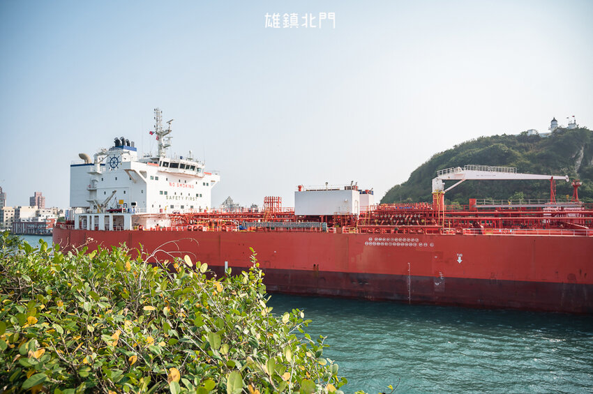 ｜高雄景點｜雄鎮北門，讓你近距離觀看超大貨輪進出港的絕佳景點 - Hallo！I'm 婷兒