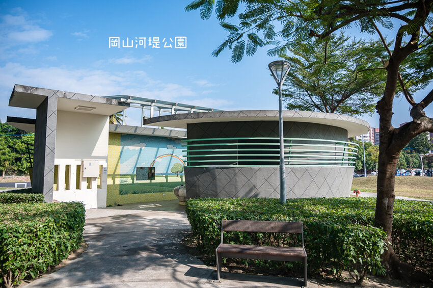 |特色公園|岡山河堤公園遊戲場,全新開放!以竹子為主題特色公園,星空土丘溜滑梯、圓環溜索區讓你當小泰山 - Hallo!I'm 婷兒