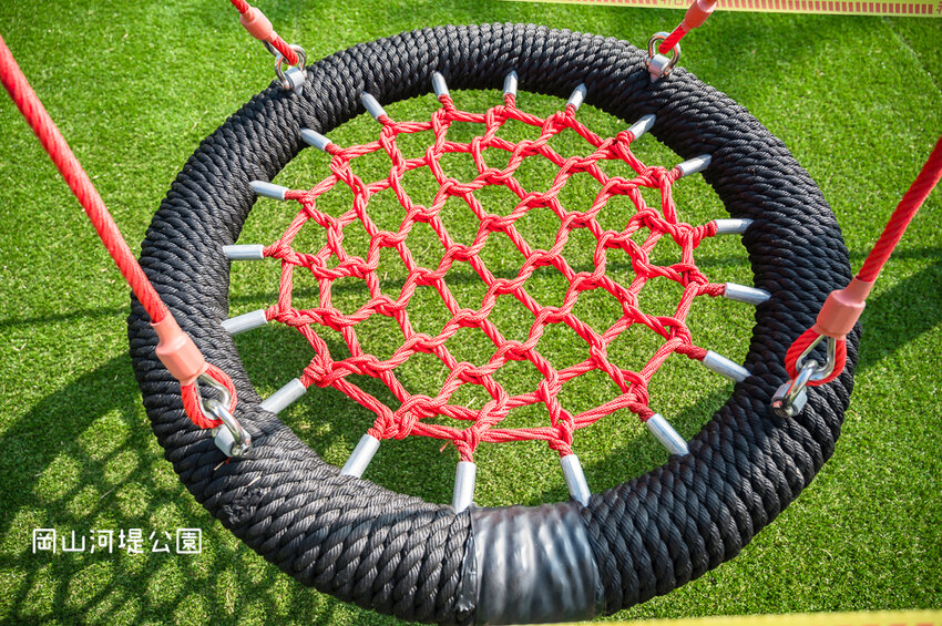 |特色公園|岡山河堤公園遊戲場,全新開放!以竹子為主題特色公園,星空土丘溜滑梯、圓環溜索區讓你當小泰山 - Hallo!I'm 婷兒
