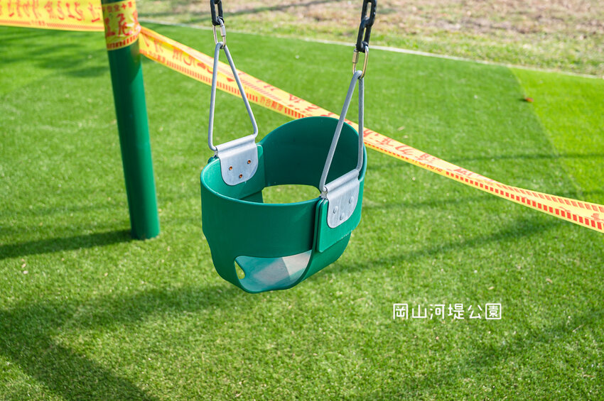 |特色公園|岡山河堤公園遊戲場,全新開放!以竹子為主題特色公園,星空土丘溜滑梯、圓環溜索區讓你當小泰山 - Hallo!I'm 婷兒