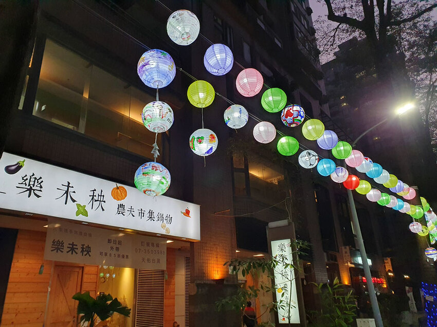 過年走春｜河堤商圈賞燈海 愈夜愈美麗 不用出國秒飛歐洲香榭大道