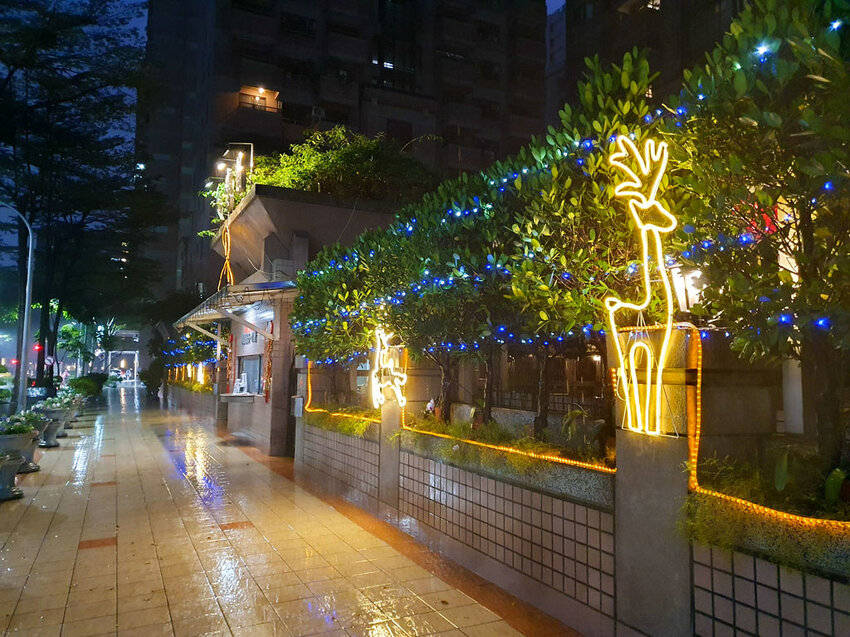 過年走春｜河堤商圈賞燈海 愈夜愈美麗 不用出國秒飛歐洲香榭大道