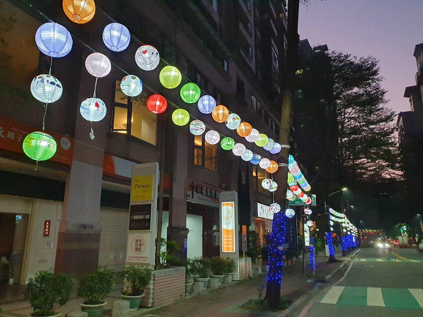 過年走春｜河堤商圈賞燈海 愈夜愈美麗 不用出國秒飛歐洲香榭大道