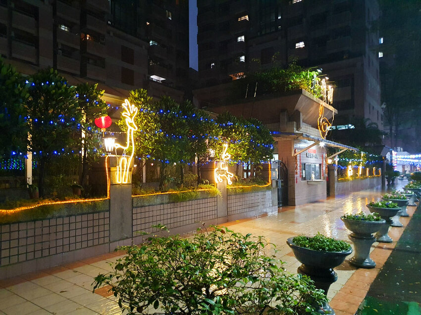 過年走春｜河堤商圈賞燈海 愈夜愈美麗 不用出國秒飛歐洲香榭大道