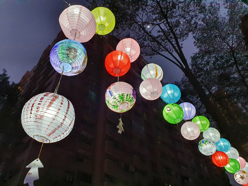 過年走春｜河堤商圈賞燈海 愈夜愈美麗 不用出國秒飛歐洲香榭大道