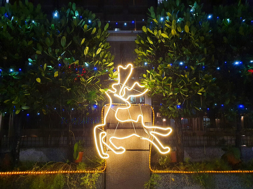 過年走春｜河堤商圈賞燈海 愈夜愈美麗 不用出國秒飛歐洲香榭大道