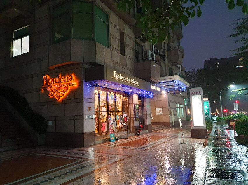 過年走春｜河堤商圈賞燈海 愈夜愈美麗 不用出國秒飛歐洲香榭大道