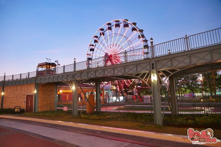 【高雄景點】全台最強美式生活Outlets！超過220間店家進駐，還有全台最大的VR虛擬實境樂園：SKM Park - 熱血玩台南。跳躍新世界