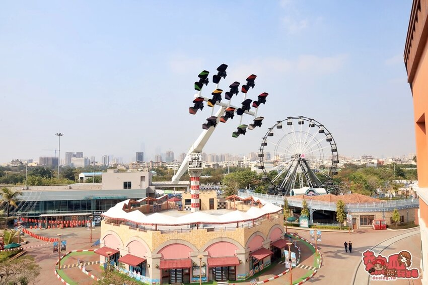 【高雄景點】全台最強美式生活Outlets！超過220間店家進駐，還有全台最大的VR虛擬實境樂園：SKM Park - 熱血玩台南。跳躍新世界