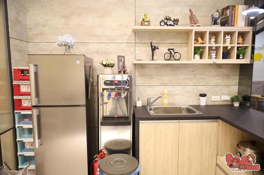 【台南民宿】台南安平全新包棟民宿！無人旅店進退房無接觸，還有免費KTV唱到飽：幸福拾光二當家 - 熱血玩台南。跳躍新世界