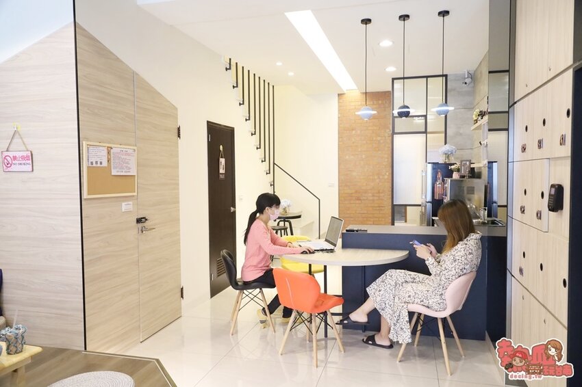 【台南民宿】台南安平全新包棟民宿！無人旅店進退房無接觸，還有免費KTV唱到飽：幸福拾光二當家 - 熱血玩台南。跳躍新世界