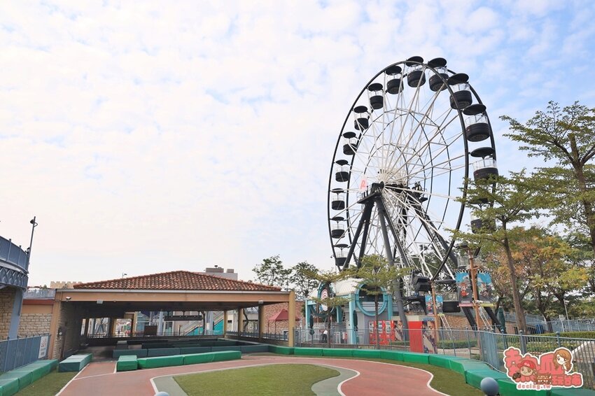 【高雄景點】全台最強美式生活Outlets！超過220間店家進駐，還有全台最大的VR虛擬實境樂園：SKM Park - 熱血玩台南。跳躍新世界