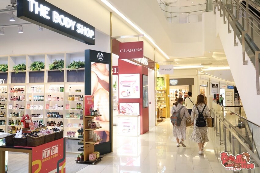 【高雄景點】全台最強美式生活Outlets！超過220間店家進駐，還有全台最大的VR虛擬實境樂園：SKM Park - 熱血玩台南。跳躍新世界