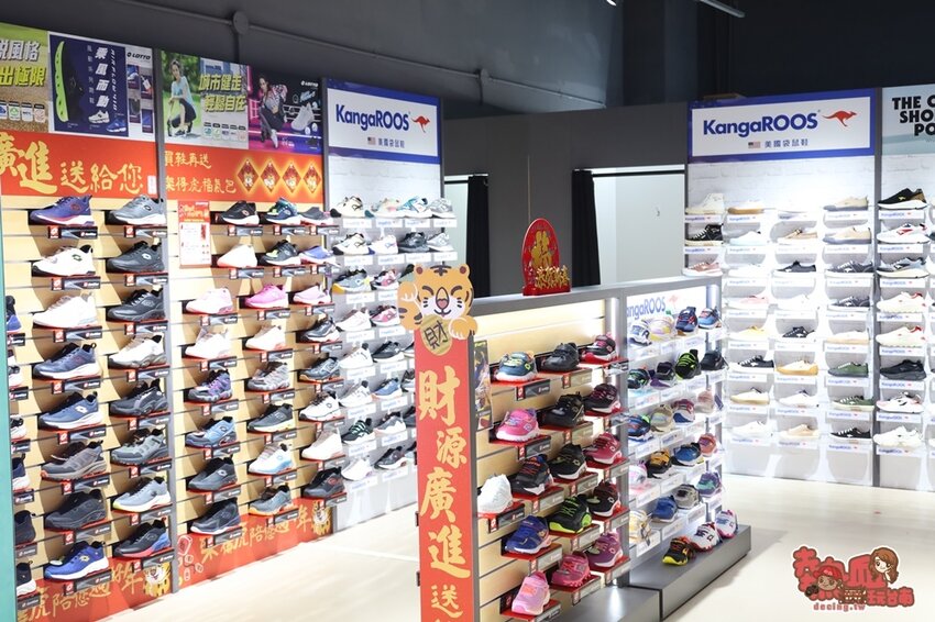 【高雄景點】全台最強美式生活Outlets！超過220間店家進駐，還有全台最大的VR虛擬實境樂園：SKM Park - 熱血玩台南。跳躍新世界