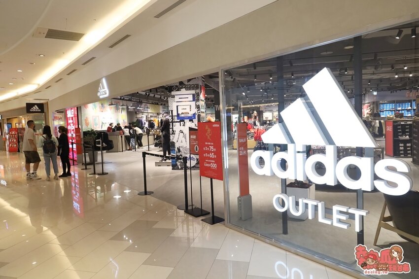 【高雄景點】全台最強美式生活Outlets！超過220間店家進駐，還有全台最大的VR虛擬實境樂園：SKM Park - 熱血玩台南。跳躍新世界