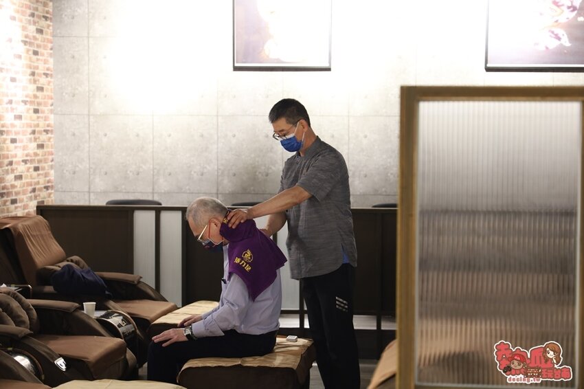 【高雄景點】全台最強美式生活Outlets！超過220間店家進駐，還有全台最大的VR虛擬實境樂園：SKM Park - 熱血玩台南。跳躍新世界