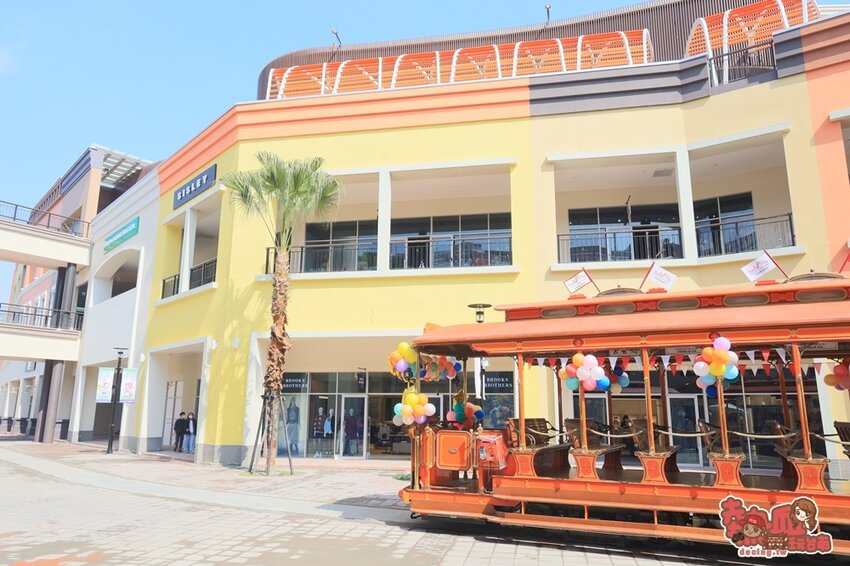 【高雄景點】全台最強美式生活Outlets！超過220間店家進駐，還有全台最大的VR虛擬實境樂園：SKM Park - 熱血玩台南。跳躍新世界