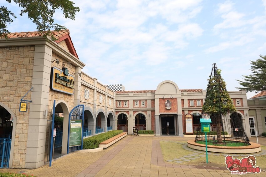 【高雄景點】全台最強美式生活Outlets！超過220間店家進駐，還有全台最大的VR虛擬實境樂園：SKM Park - 熱血玩台南。跳躍新世界