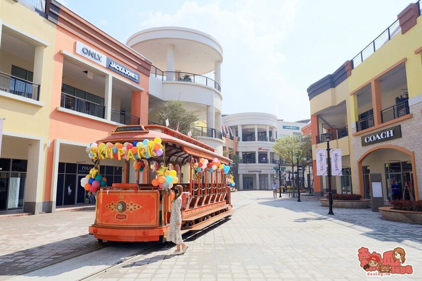 【高雄景點】全台最強美式生活Outlets！超過220間店家進駐，還有全台最大的VR虛擬實境樂園：SKM Park - 熱血玩台南。跳躍新世界